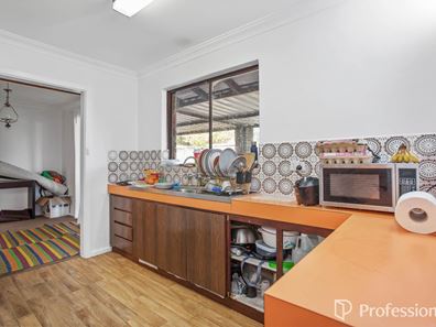 16 Foster Road, Kelmscott WA 6111