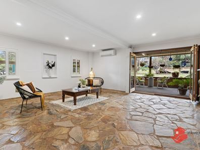 1 Hookway Crescent, Roleystone WA 6111