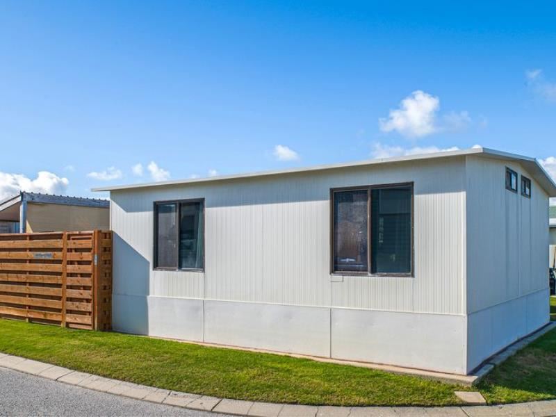 140/1 Williams Way, Seabird