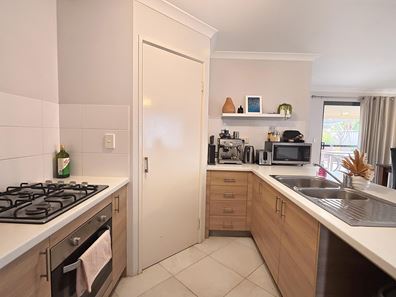 6 Wuraming Bend, Dalyellup WA 6230