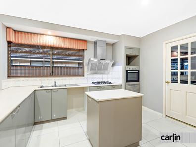 10 Barnes Way, Success WA 6164