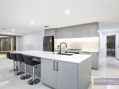 38 Grand Paradiso Parade, Merriwa WA 6030