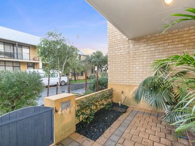 3/5 Pensioner Guard Road, North Fremantle WA 6159
