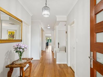 18 Willow Bank Entrance, Gwelup WA 6018