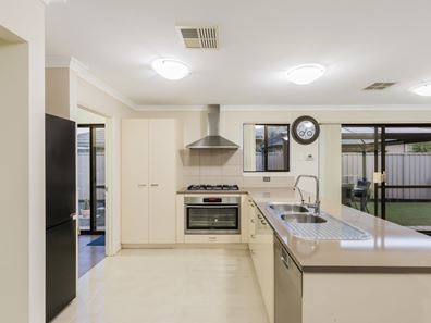 35 Ballycastle Loop, Canning Vale WA 6155