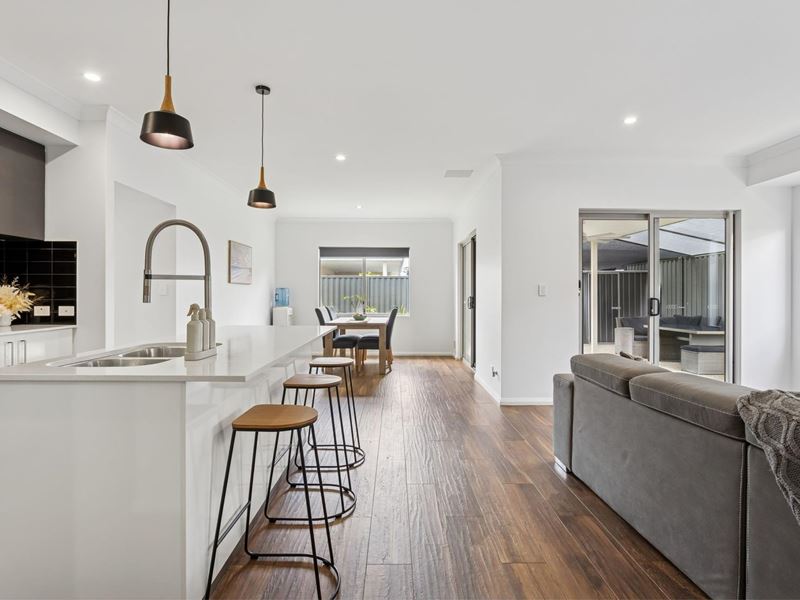 14 Bartley Chase, Aveley WA 6069