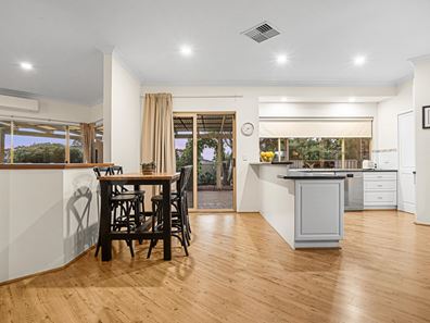 4 Lotus Close, Coogee WA 6166