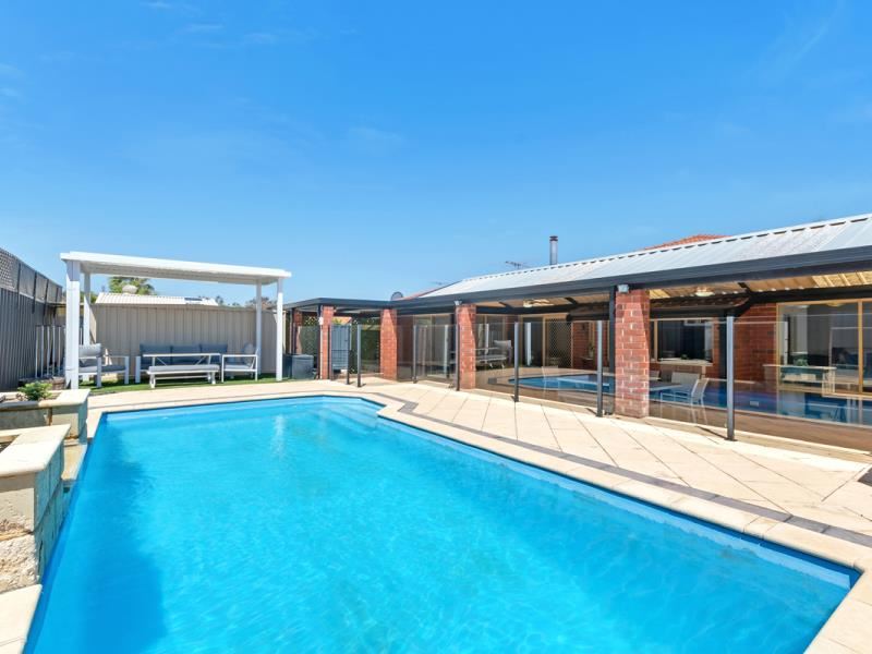 6 Stenton Gardens, Kinross