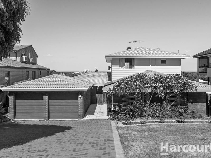 9 Armstrong Street, Halls Head WA 6210