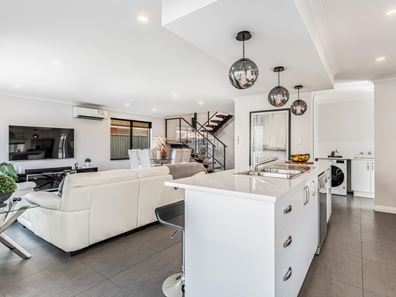 6 Litchfield Circle, Wandi WA 6167