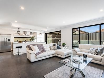 6 Litchfield Circle, Wandi WA 6167