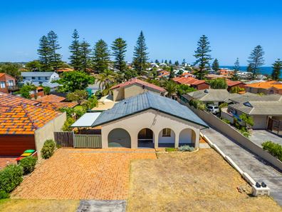 26 Beach Road, Watermans Bay WA 6020