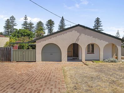 26 Beach Road, Watermans Bay WA 6020