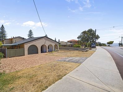 26 Beach Road, Watermans Bay WA 6020