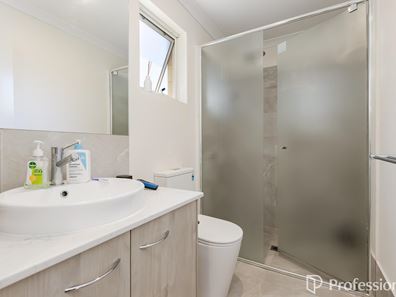 6A Parklands Square, Riverton WA 6148