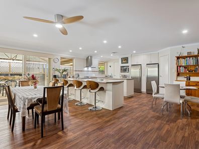 33 Cowra Turn, Aveley WA 6069