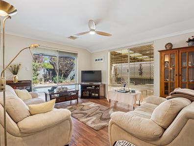 33 Cowra Turn, Aveley WA 6069