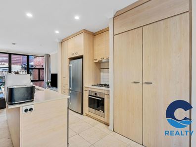 1/290 Harborne Street, Glendalough WA 6016