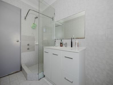 8 Oakfield Retreat, Ballajura WA 6066