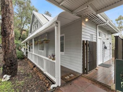 7 Mackie Road, Roleystone WA 6111