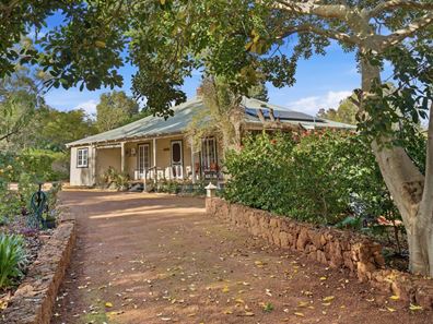 89 Railway Road, Kalamunda WA 6076