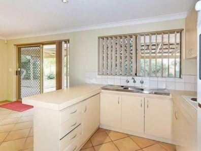 27 Knightsbridge Way, Thornlie WA 6108