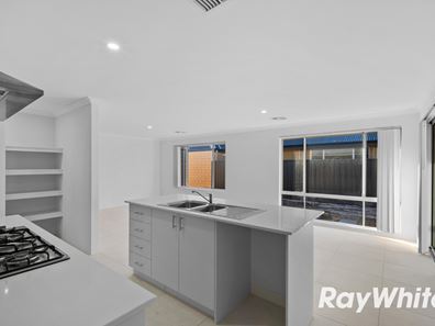 38 Hawdon Road, Lakelands WA 6180