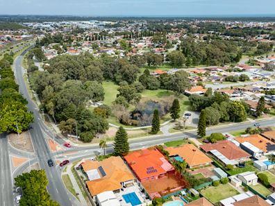 4 Chelmsford Avenue, Port Kennedy WA 6172