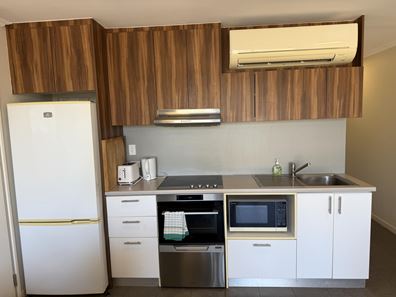 10 / 9 First Avenue, Onslow WA 6710