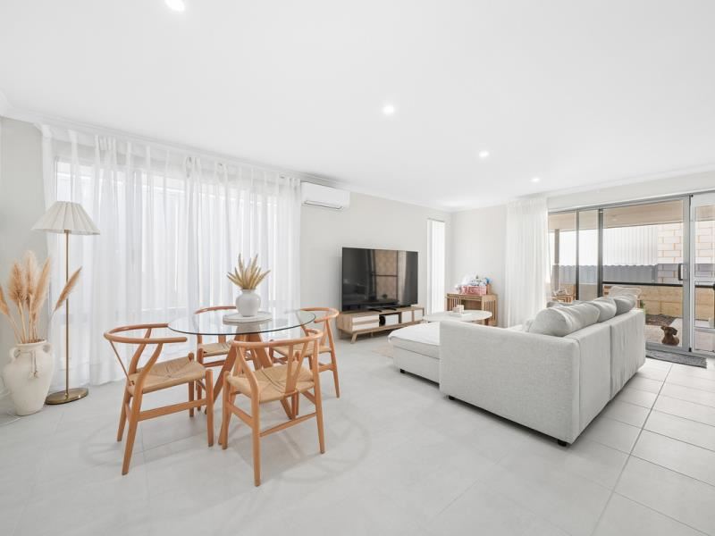 8 Coconuts Avenue, Eglinton WA 6034