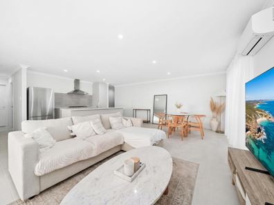 8 Coconuts Avenue, Eglinton WA 6034