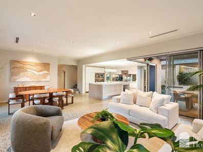 11 Blackpool Promenade, Iluka WA 6028