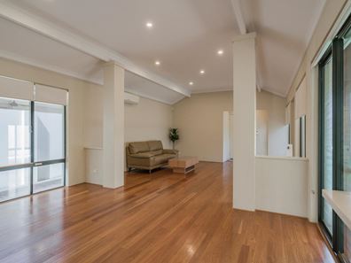 22 Leschenault Boulevard, Lake Coogee WA 6166