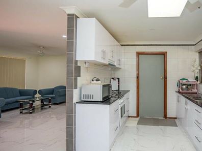 28 Harpenden St, Huntingdale WA 6110
