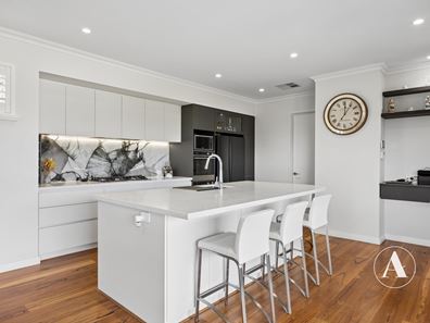 26 Sawyer  Way, Salter Point WA 6152