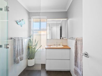 13 Coppercups Place, Halls Head WA 6210