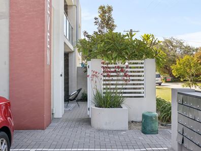 2/11 Rowlands Street, Kewdale WA 6105