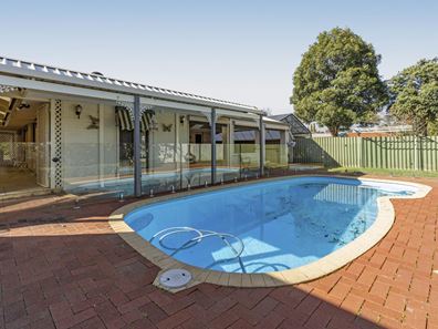 76 Glyndebourne Avenue, Thornlie WA 6108