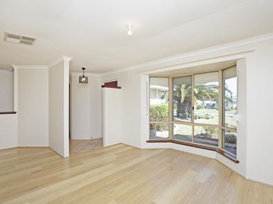 101 Peelwood Parade, Halls Head WA 6210