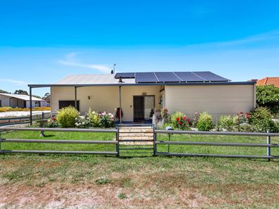 32 Bickerton Street, Collie WA 6225