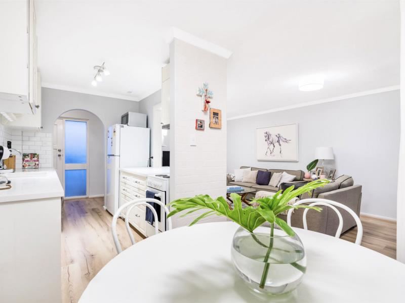 8/23 North Beach Road, North Beach