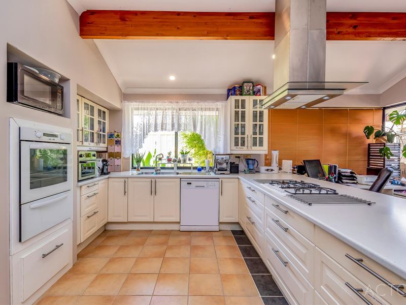 25 Staunton Rise, Halls Head WA 6210