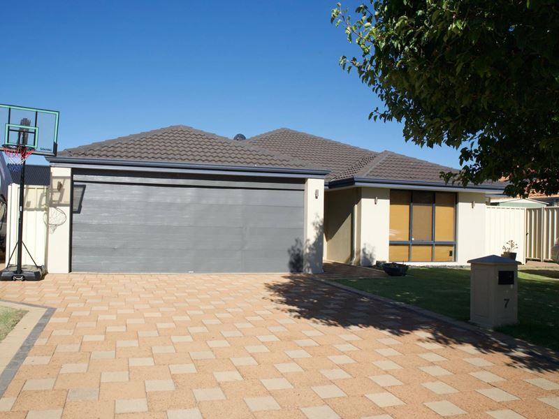 7 Daimler Drive, Tapping
