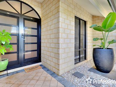 1 Longstaff Loop, Southern River WA 6110