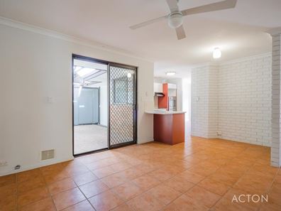 1/2 Yamba Court, Halls Head WA 6210