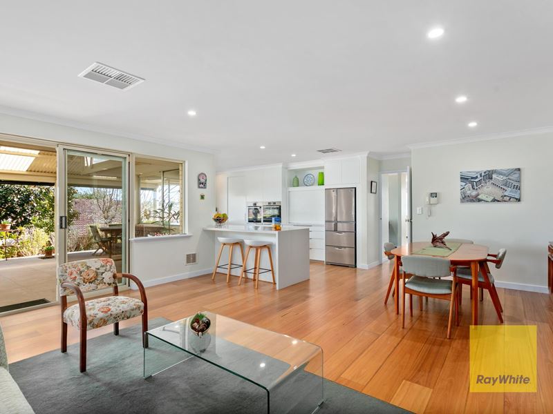 12 St Johns Wood Boulevard, Mount Claremont