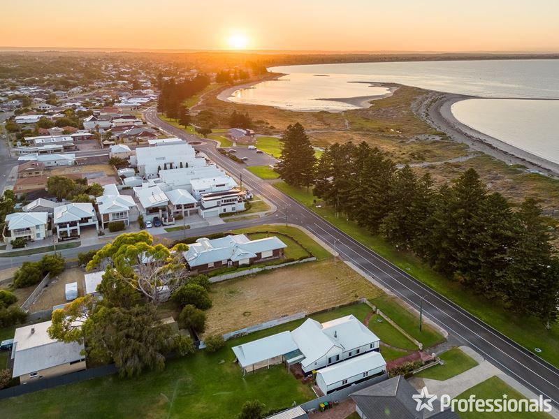 210 Arcadia Drive, Shoalwater WA 6169