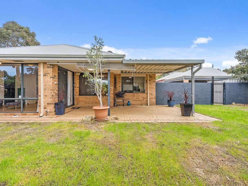 10 Pinegrove Drive, Ellenbrook WA 6069