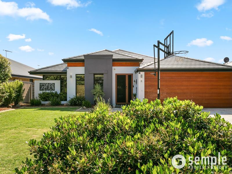 4 Versailles Parkway, Aubin Grove