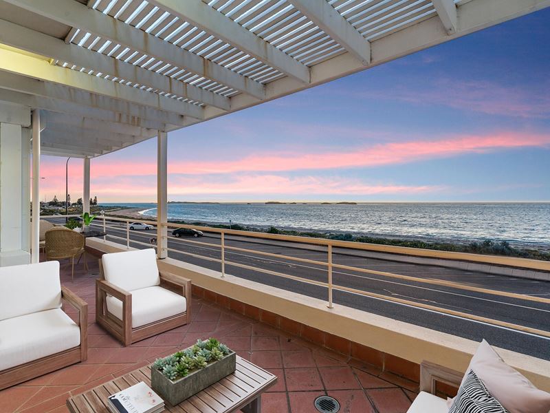 2 Arcadia Drive, Shoalwater
